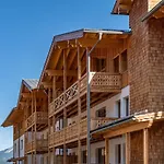 Skylodge Alpine Homes アパートホテル 4*