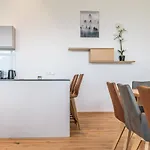 Skylodge Alpine Homes 4*