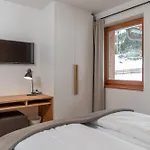 Skylodge Alpine Homes 4*
