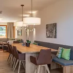 Skylodge Alpine Homes アパートホテル 4*