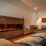 Skylodge Alpine Homes 4*