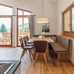Skylodge Alpine Homes 4*
