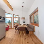 Skylodge Alpine Homes 4*