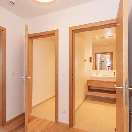 Skylodge Alpine Homes 4* هاوس إم إنيستال