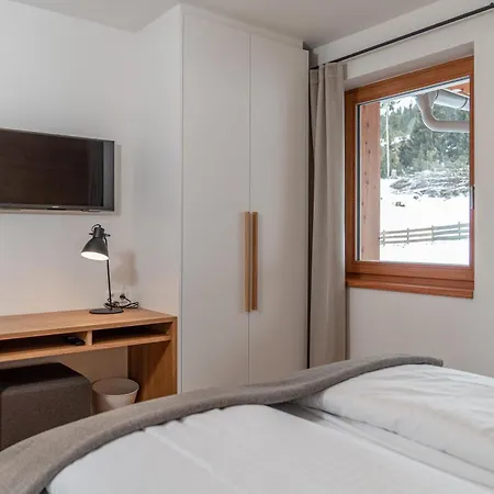 Skylodge Alpine Homes 4*