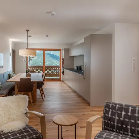 Skylodge Alpine Homes 4*