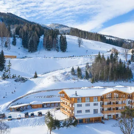 Skylodge Alpine Homes מלון דירות