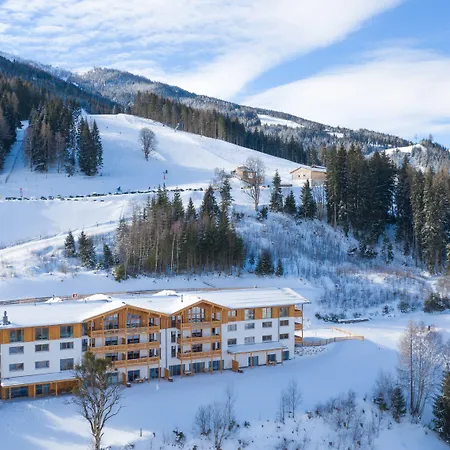 Skylodge Alpine Homes 4*