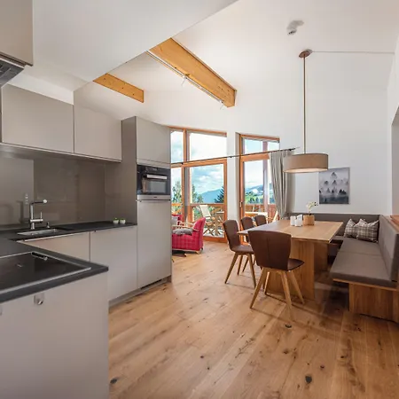 Skylodge Alpine Homes 4*