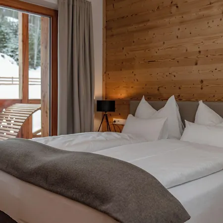 Skylodge Alpine Homes 4*
