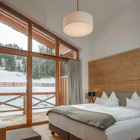 Skylodge Alpine Homes 4*