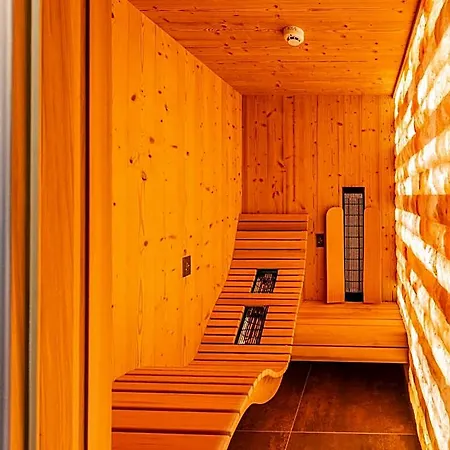 Skylodge Alpine Homes 4*