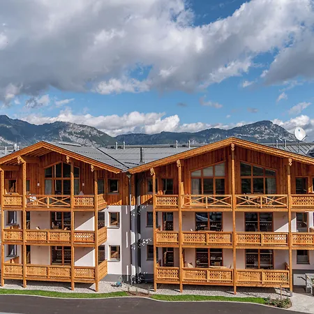 Skylodge Alpine Homes 4*