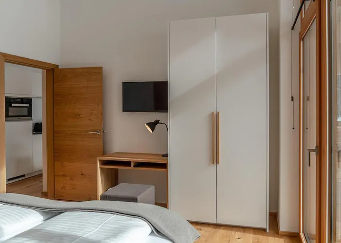 Skylodge Alpine Homes 4*