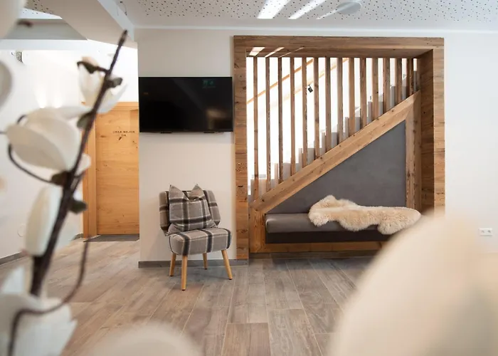 Skylodge Alpine Homes 4*